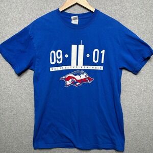 Arkansas Razorbacks 9/11 Memorial T-Shirt Mens Medium Blue 09-11-01 Gildan Tee